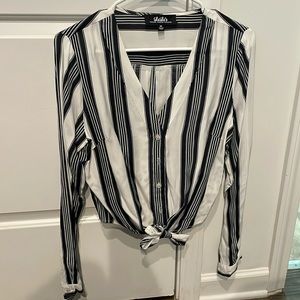 LuLu’s Bottom Tie Button Up